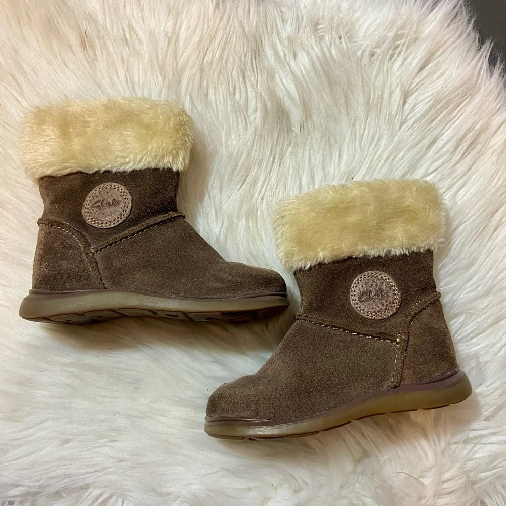 CLARKS suede faux fur toddler boots